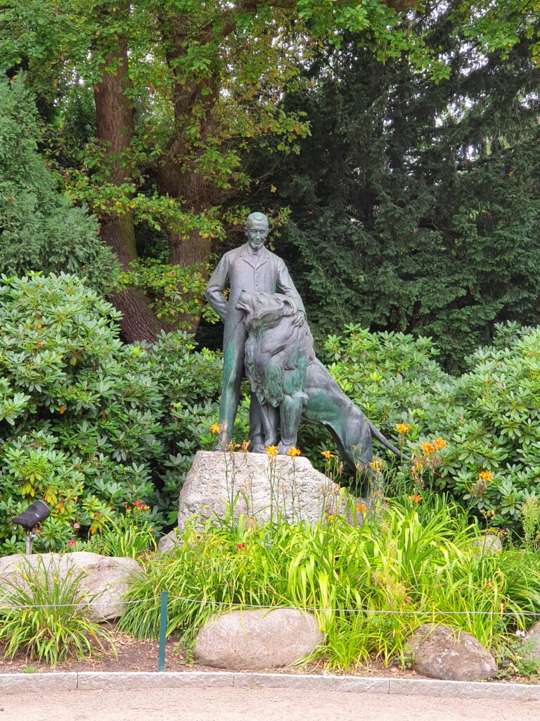 Hagenbeck-Statue