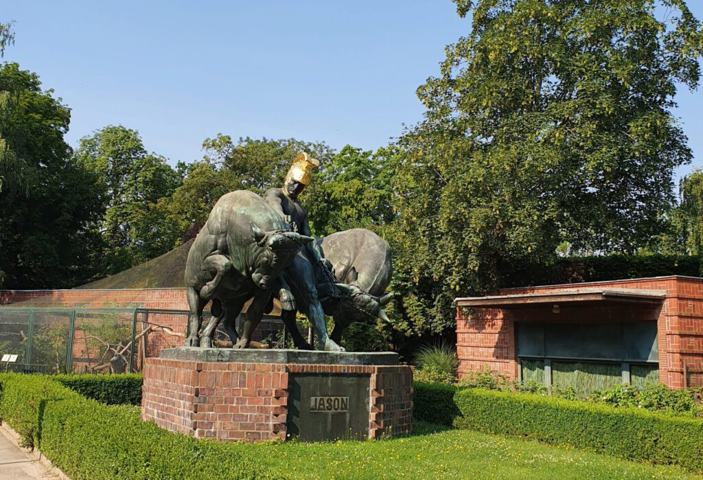 Jason mit dem goldenen Helm im Zoo Leipzig